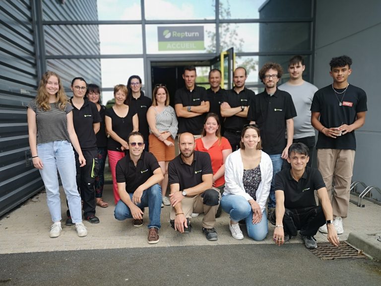 equipe techniciens electroniques repturn